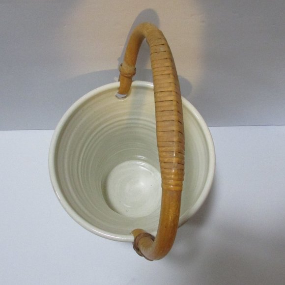 vtg abstract green branch leaves basket pottery signed vase holder bamboo handle - Picture 6 of 7